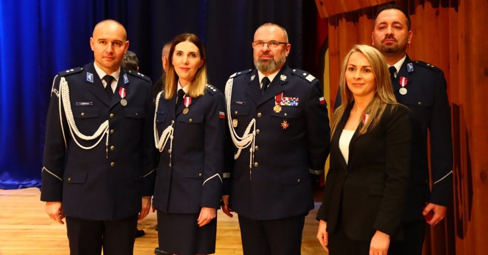 zdjęcie: Podkom. Tomasz Karpiński uhonorowany podczas uroczystości w Radomiu / fot. KPP w Mławie