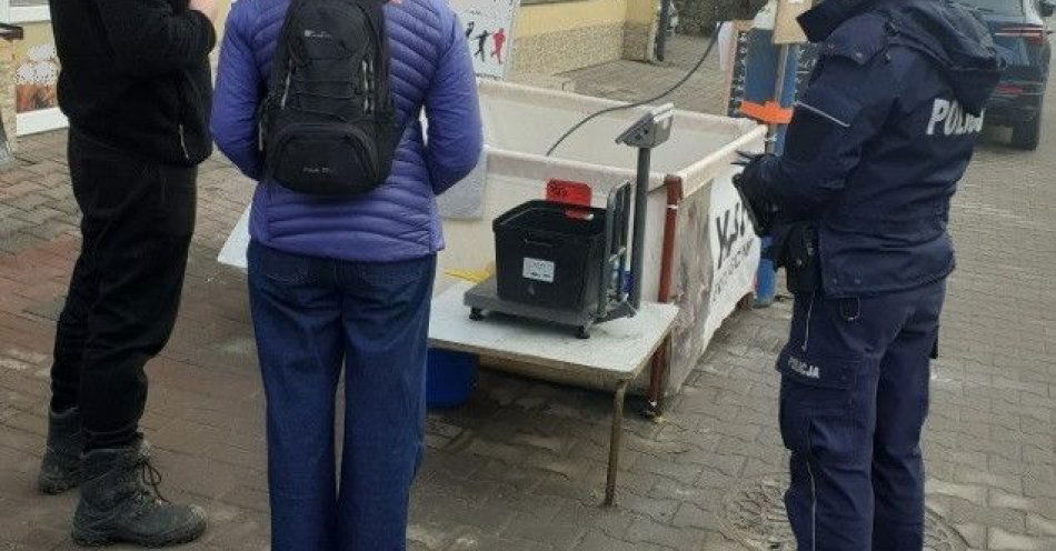 zdjęcie: Kontrole sprzedaży ryb przed świętami w Proszowicach / fot. KMP w Proszowicach
