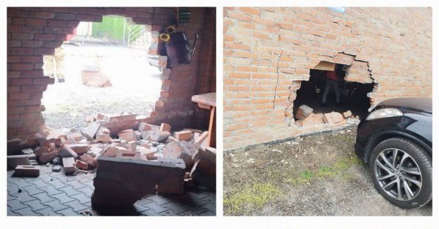 Autem uderzył w budynek