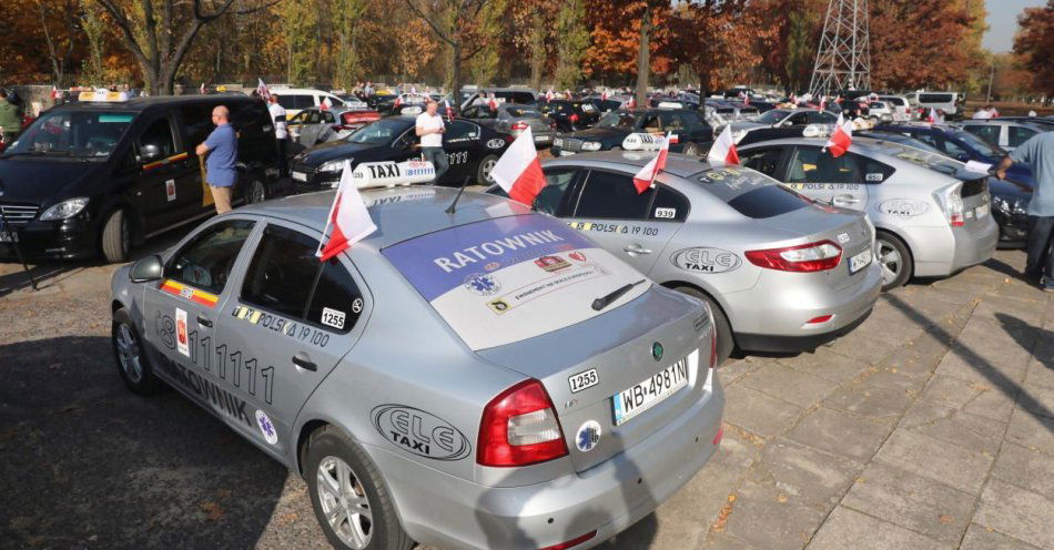 zdjęcie: Taksówkarze chcą podniesienia stawki przewozowej / fot. PAP