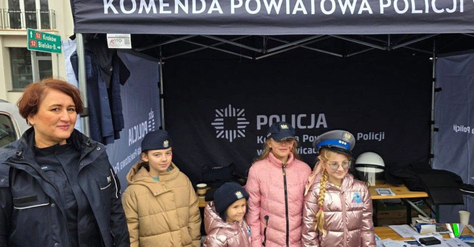 zdjęcie: Policjanci z Wadowic na Pikniku Patriotycznym w Kalwarii / fot. KMP w Wadowicach