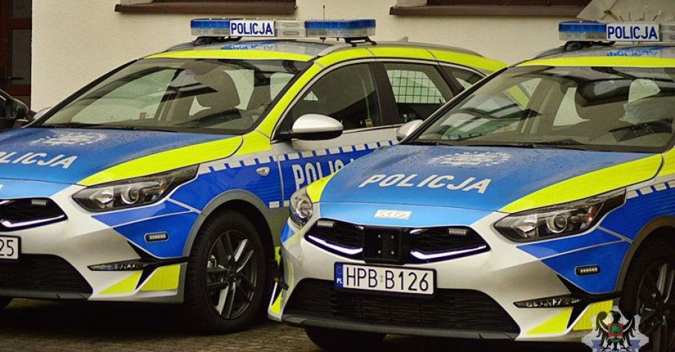 zdjęcie: Policjanci eskortowali dziecko do szpitala / fot. KMP w Wałbrzychu