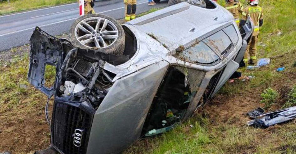 zdjęcie: Dachowanie auta na S7 / fot. KPP w Nidzicy