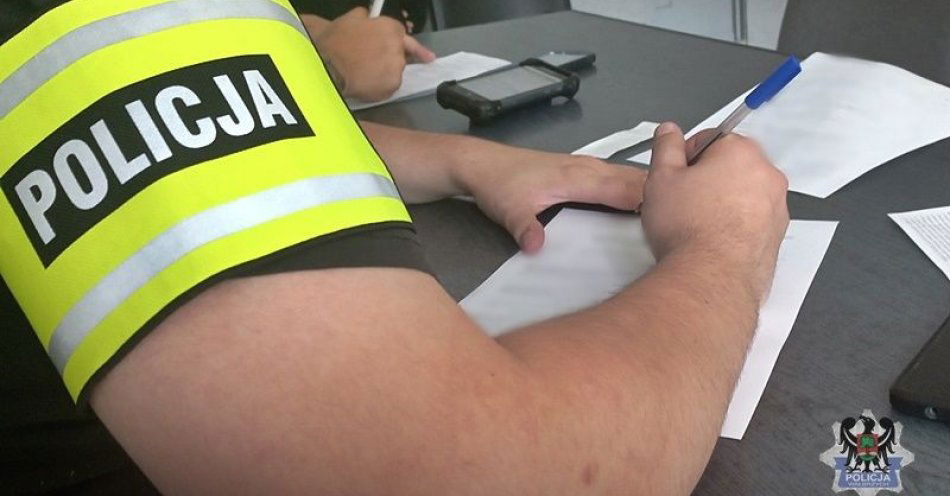 zdjęcie: W środku nocy wybił szybę w sklepie i ukradł z wystawy destylator do wody / fot. KMP w Wałbrzychu
