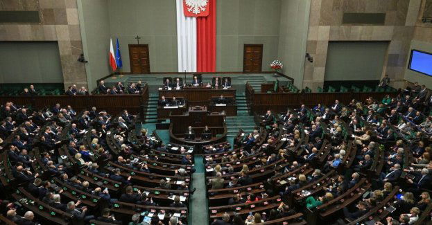 Sejm: wszystkie kluby, poza PiS, za projektem obszernej reformy procedury karnej