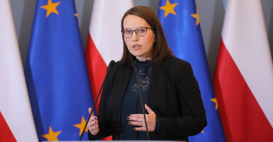 zdjęcie: Minister Rzeczkowska podpisała rozporządzenie dot. utrzymania „zerowej” stawki VAT na żywność / fot. PAP