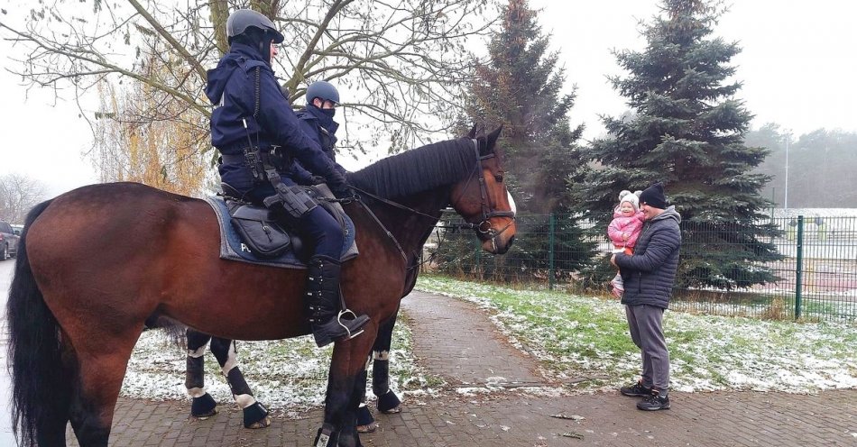 zdjęcie: Policyjne zabezpieczenie X Biegu Mikołajkowego w Policach / fot. KPP w Policach