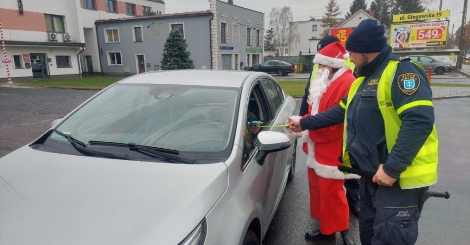 zdjęcie: Mikołajkowo na wschowskich drogach / fot. KPP Wschowa