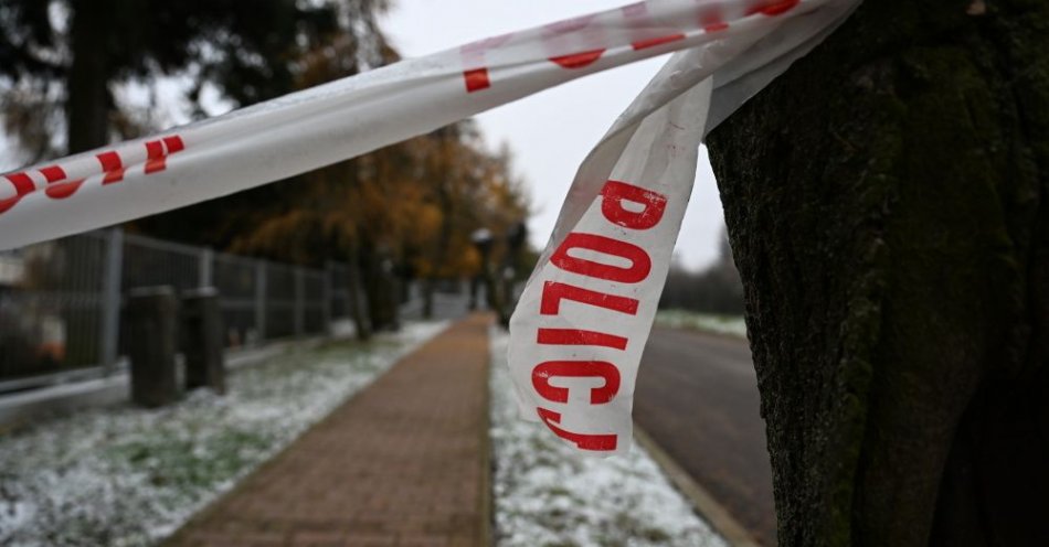 zdjęcie: W Przewodowie śledczy prowadzili dodatkowe czynności w miejscu, gdzie spadła rakieta / fot. PAP