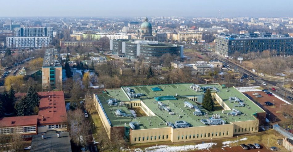 zdjęcie: Biolodzy Uniwersytetu Łódzkiego prowadzą badania nad przełamaniem lekooporności nowotworów / fot. PAP