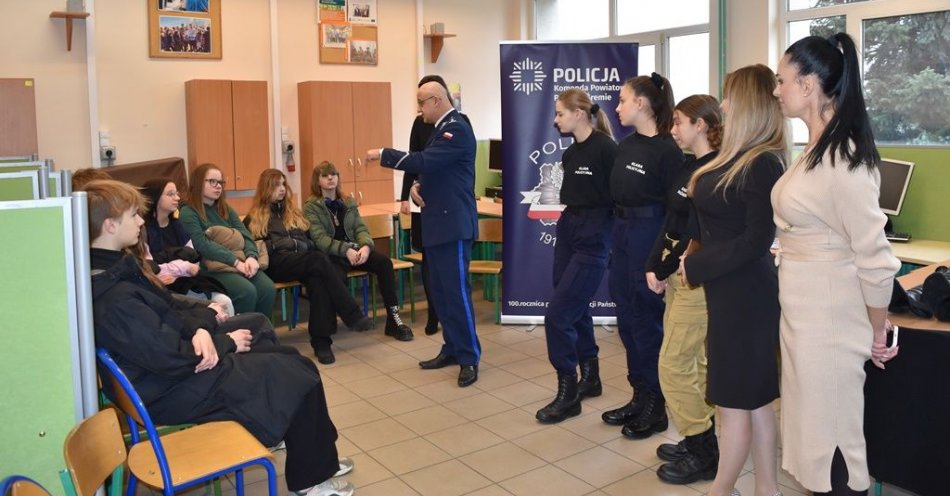 zdjęcie: Śremska Policja na „Drzwiach otwartych” w „Hipolicie” / fot. KPP Śrem