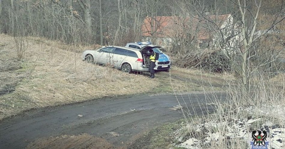 zdjęcie: Zawsze wyciągamy pomocną dłoń, bo najważniejsze jest ludzkie życie. Pozytywnie zakończone poszukiwania 29-latki / fot. KMP w Wałbrzychu