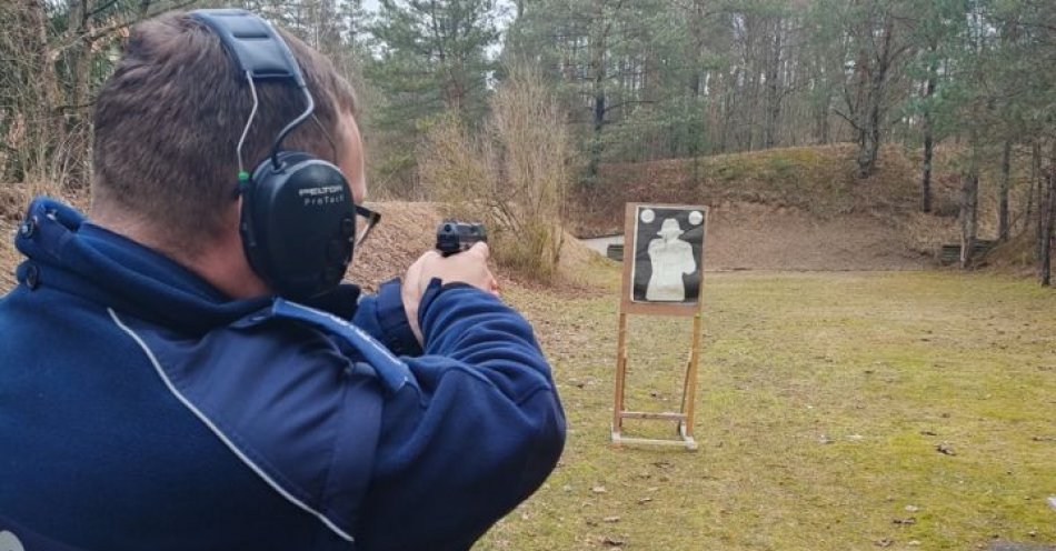 zdjęcie: Oleccy policjanci doskonalili swoje umiejętności strzeleckie / fot. KPP w Olecku