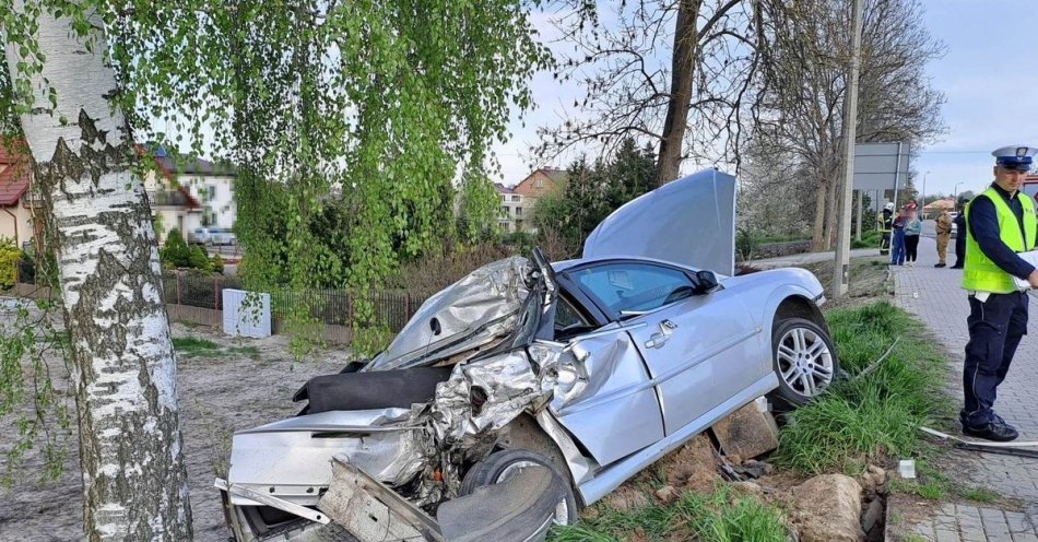 zdjęcie: Wypadek z udziałem osobówki i samochodu ciężarowego / fot. KPP Kraśnik