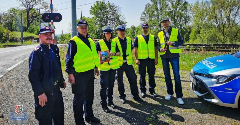 zdjęcie: Wspólnie na rzecz „Bezpiecznych Przejazdów” / fot. KPP w Kamiennej Górze