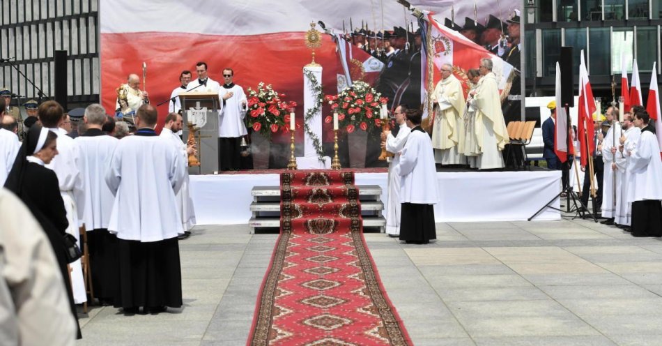 zdjęcie: Obchody Bożego Ciała w archidiecezji warszawskiej i warszawsko-praskiej / fot. PAP