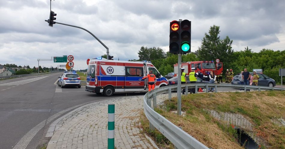 zdjęcie: Chwila nieuwagi przyczyną zderzenia się osobowek / fot. KPP Tomaszów Lubelski