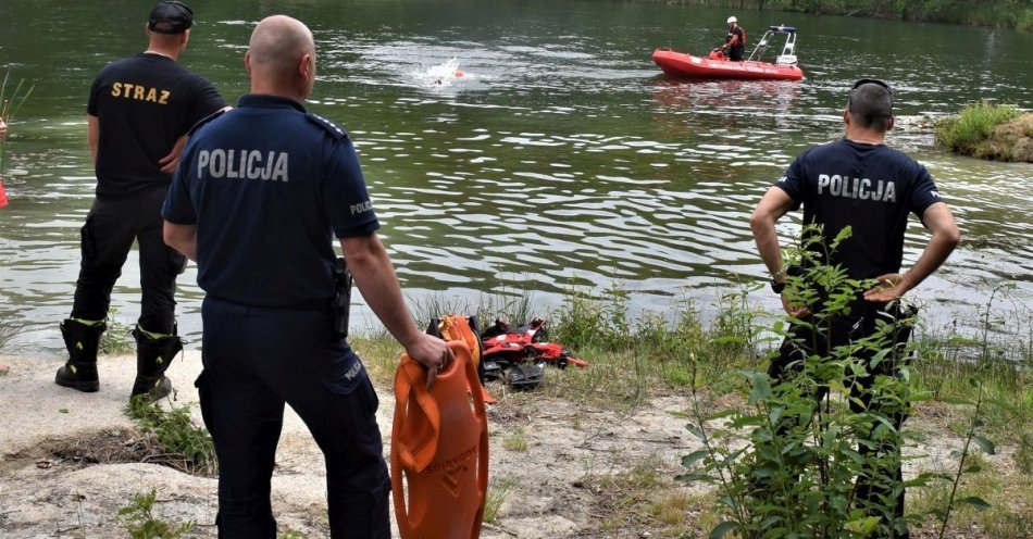 zdjęcie: Ćwiczymy, by skutecznie zapewniać bezpieczeństwo na wodzie / fot. KPP Żary