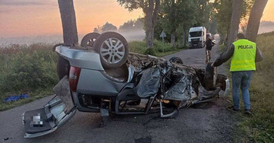 zdjęcie: Dachowanie pojazdu w Ramotach. / fot. KPP w Ostródzie