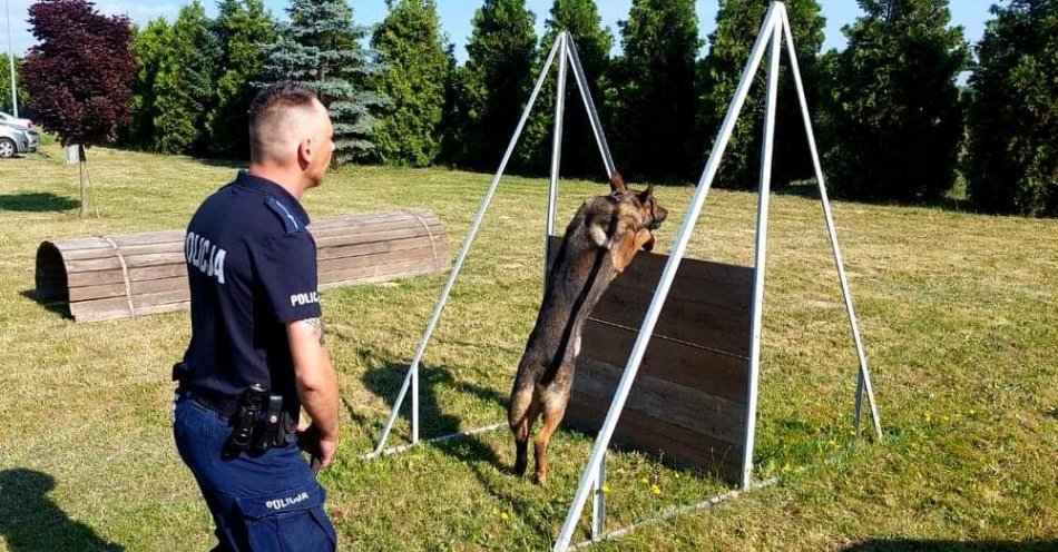 zdjęcie: Nasz przewodnik najlepszy w Garnizonie Opolskim / fot. KPP Głubczyce