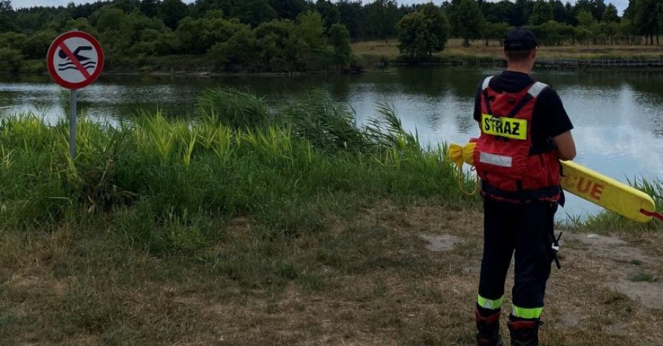 zdjęcie: Policjanci i strażacy kontrolują zbiorniki wodne w trosce o bezpieczeństwo plażowiczów / fot. KPP w Żyrardowie