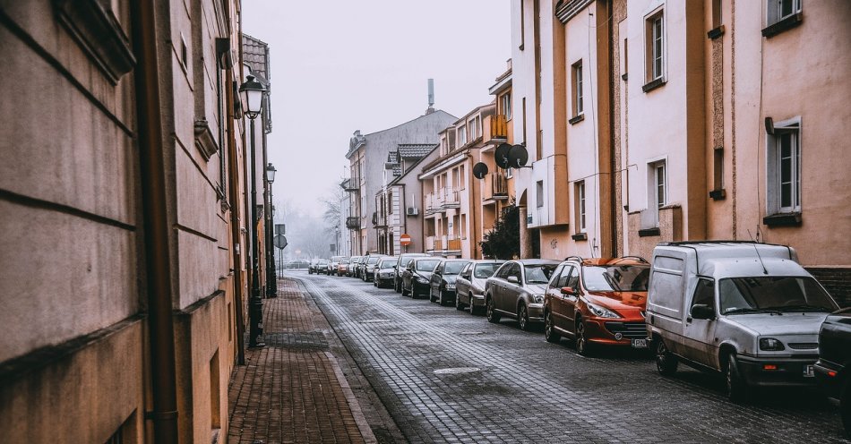 zdjęcie: Przekroczenie dopuszczalnej w terenie zabudowanym prędkości o ponad 50 km/h to prosty sposób, aby stracić prawo jazdy / pixabay/4005288