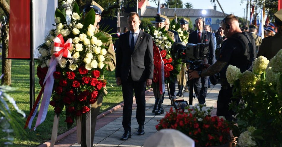 zdjęcie: Wzmacniamy Wojsko Polskie, aby taka tragedia, jaka miała miejsce 84 lata temu, więcej się nie powtórzyła / fot. PAP