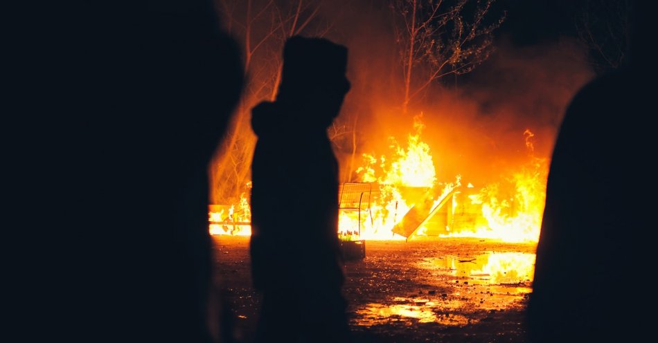 zdjęcie: Groził m.in. podpaleniem zabudowań. Sąd zdecydował o areszcie dla 42-latka / pexels/9547376