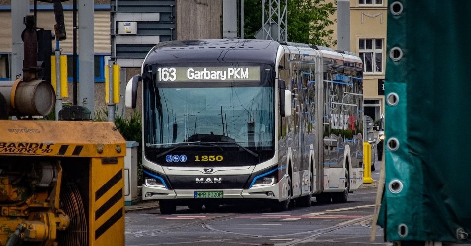 zdjęcie: 22-latek z Gdyni ukradł autobus w Lęborku i pojechał nim do domu / pixabay/8161159