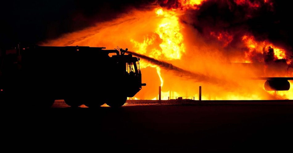 zdjęcie: Nocny pożar hali produkcyjnej; ewakuowano 81 osób / pixabay/165575
