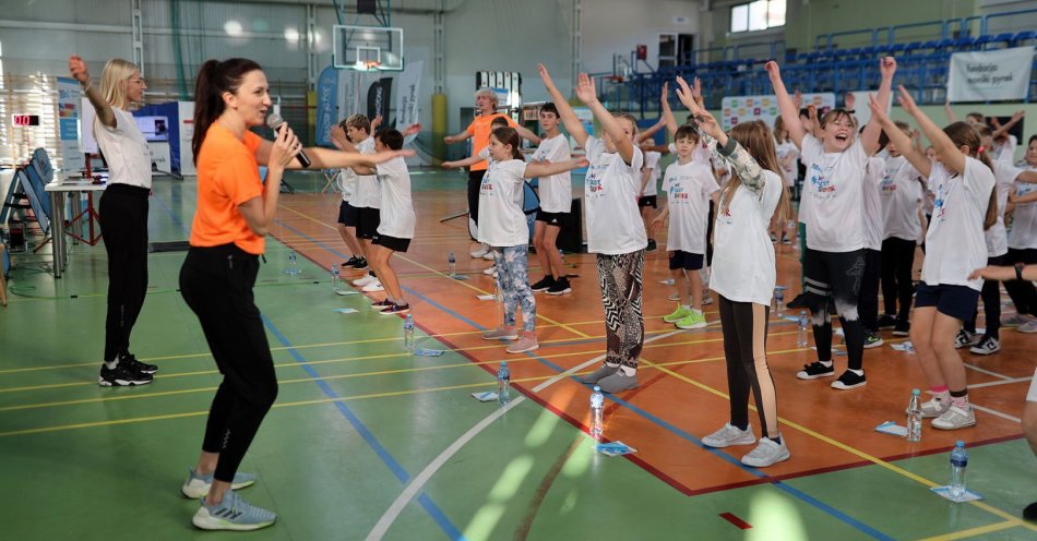 zdjęcie: Ponad 300 dzieci na niezwykłej lekcji wychowania fizycznego Moniki Pyrek! / fot. Tomasz Jagodziński