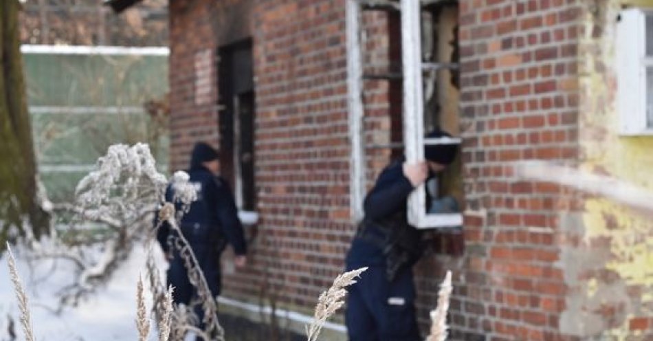 zdjęcie: Czujność świadków i szybka reakcja policjantów pomogły uratować życie osób zagrożonych wychłodzeniem / fot. KPP w Ciechanowie