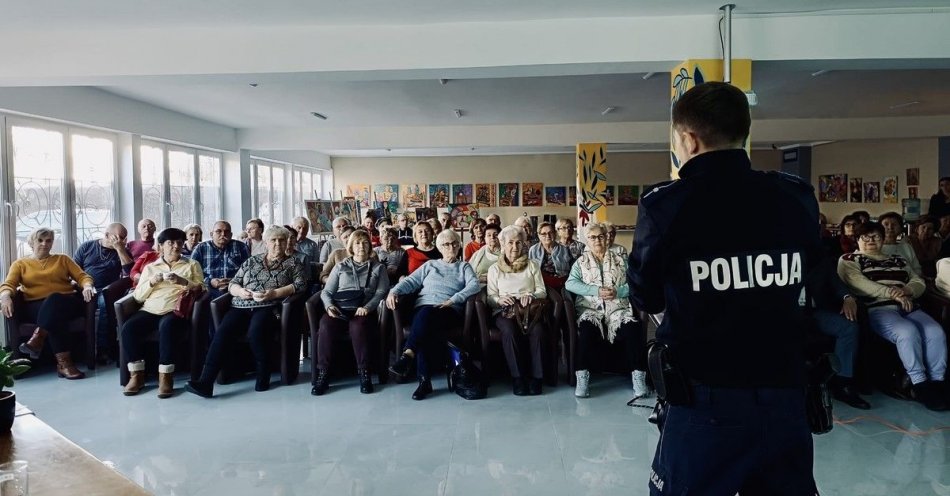 zdjęcie: Bezpieczne rozmowy – mądre wybory. Spotkanie z nowogardzkimi seniorami / fot. KPP w Goleniowie