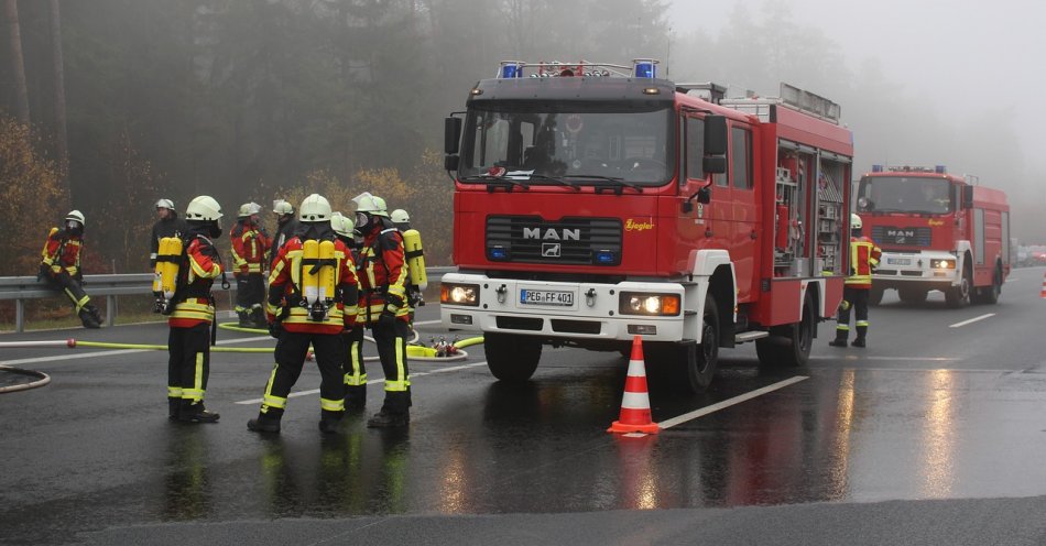 zdjęcie: Na miejscu śmiertelnego wypadku na dk 22 pracuje policja pod nadzorem prokuratora; wyznaczono objazdy / pixabay/4653987