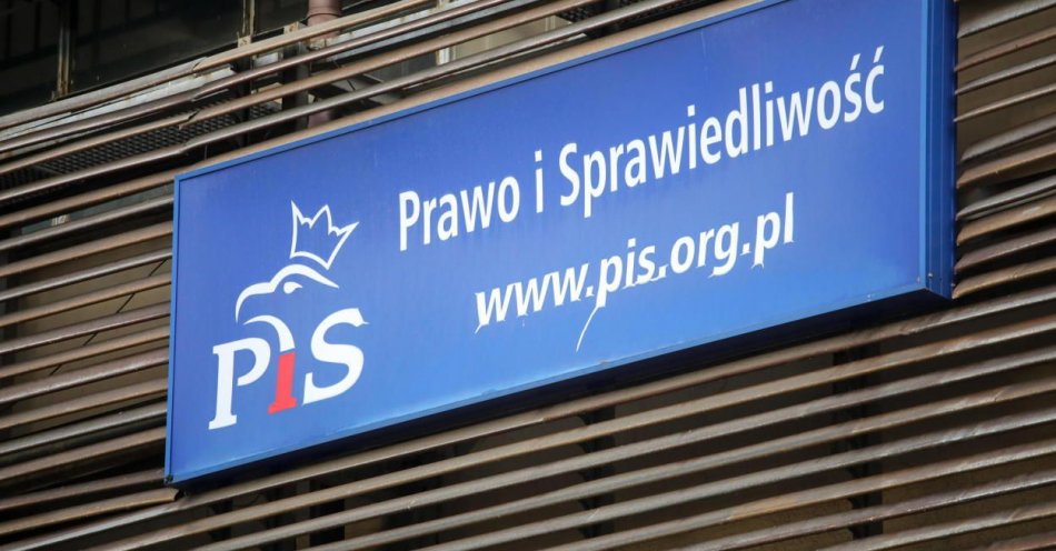 zdjęcie: Stanowczo protestujemy przeciwko niszczeniu mediów publicznych / fot. PAP