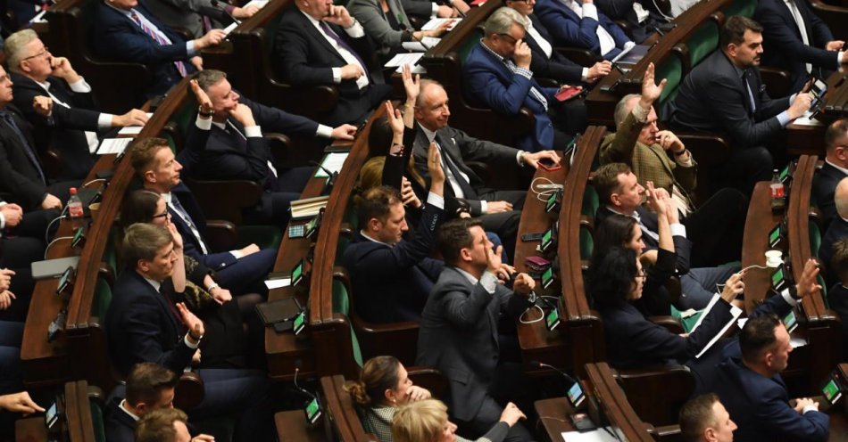 zdjęcie: Sejm powołał komisję śledczą do zbadania sprawy tzw. afery wizowej / fot. PAP