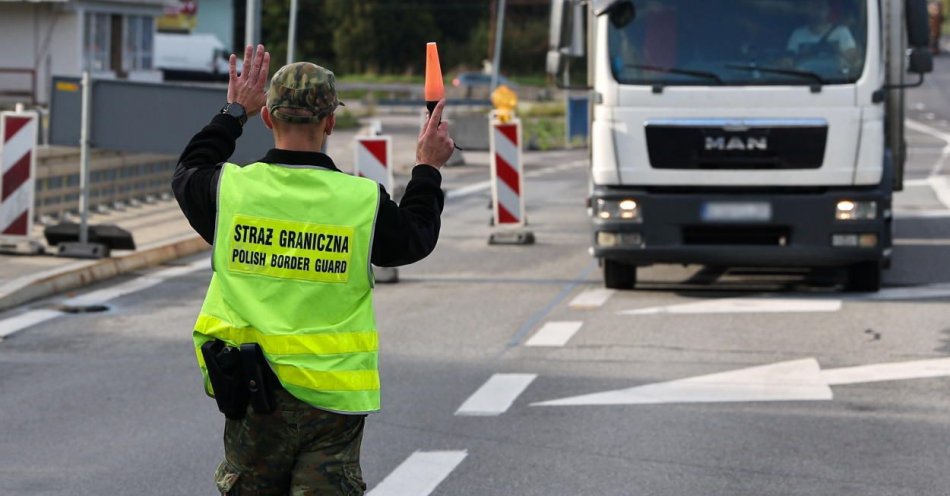 zdjęcie: Tymczasowe kontrole graniczne na granicy polsko-słowackiej przedłużone do 1 lutego 2024 r. / fot. PAP