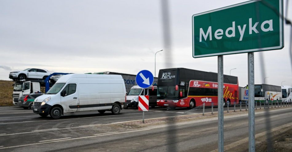 zdjęcie: Rolnicy od czwartku wznawiają blokadę przejścia w Medyce / fot. PAP