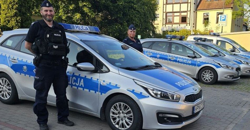 zdjęcie: Policjanci przez balkon weszli do domu, by ratować kobietę, która wzywała pomocy / fot. KPP w Pruszczu Gdańskim