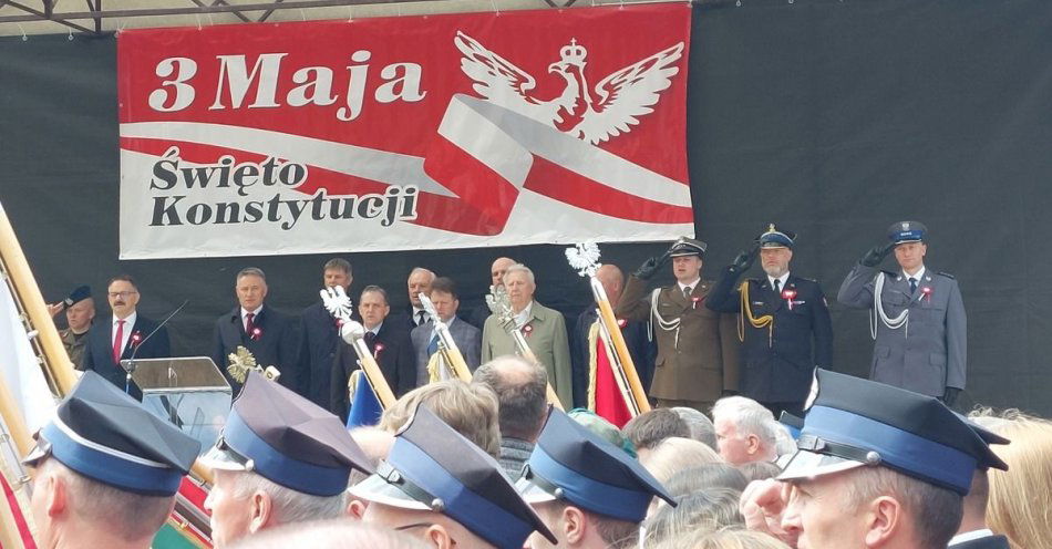 zdjęcie: Uroczyste obchody Święta Konstytucji 3 Maja z mundurowymi. / fot. KPP w Lipsku