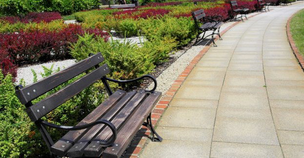 Zarzut usiłowania zabójstwa dla 19-latka, który na skwerze dusił i bił 17-latkę