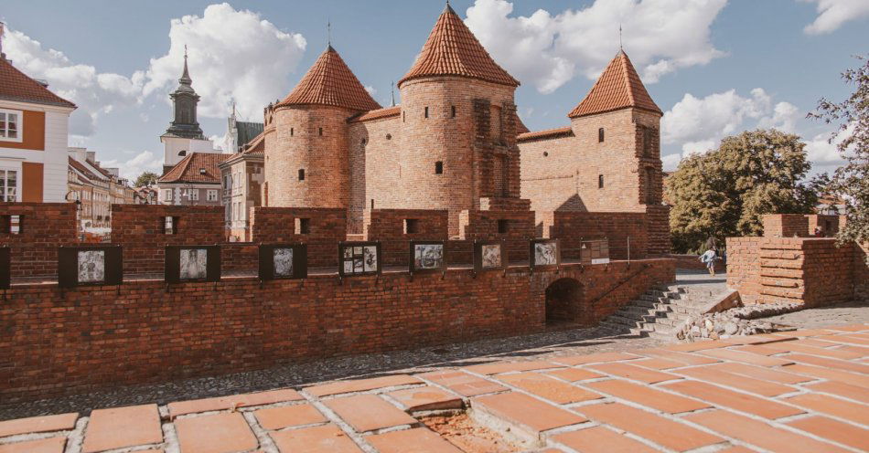 zdjęcie: 30 mln zł unijnych pożyczek na inwestycje w rozwój turystyki i kultury / v22287559