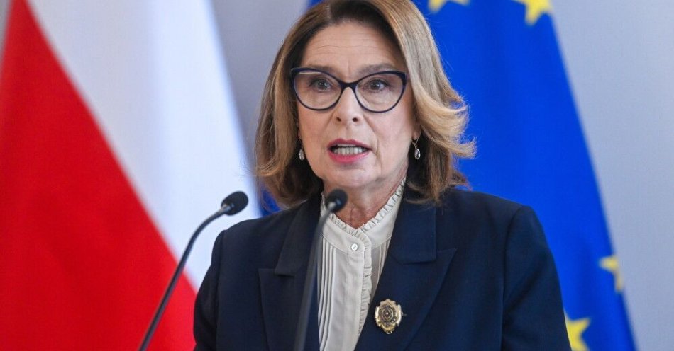 zdjęcie: Kidawa-Błońska: w piątek Senat będzie gościł prezydenta Ukrainy Wołodymyra Zełenskiego / Warszawa, 17.12.2025. Marszałek Senatu Małgorzata Kidawa-Błońska na sali obrad Senatu, 17 bm. Izba zajmie się m.in. ustawą budżetową na 2026 rok, nowelą Kodeksu pracy, która zakłada, że termin wypłaty ekwiwalentu za urlop będzie powiązany z terminem wypłaty wynagrodzenia za pracę, oraz nowelizacją ustawy o spółdzielniach mieszkaniowych ograniczającą katalog osób mogących pełnić rolę pełnomocników zastępujących członka spółdzielni mieszkaniowej podczas walnego zgromadzenia. (ad) PAP/Piotr Nowak