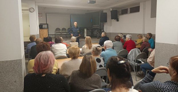 Seniorzy rozmawiali o bezpieczeństwie w Sierakowie