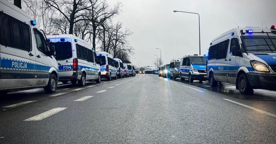 zdjęcie: Policjanci nie dopuścili do starcia pseudokibiców / fot. KMP w Łodzi