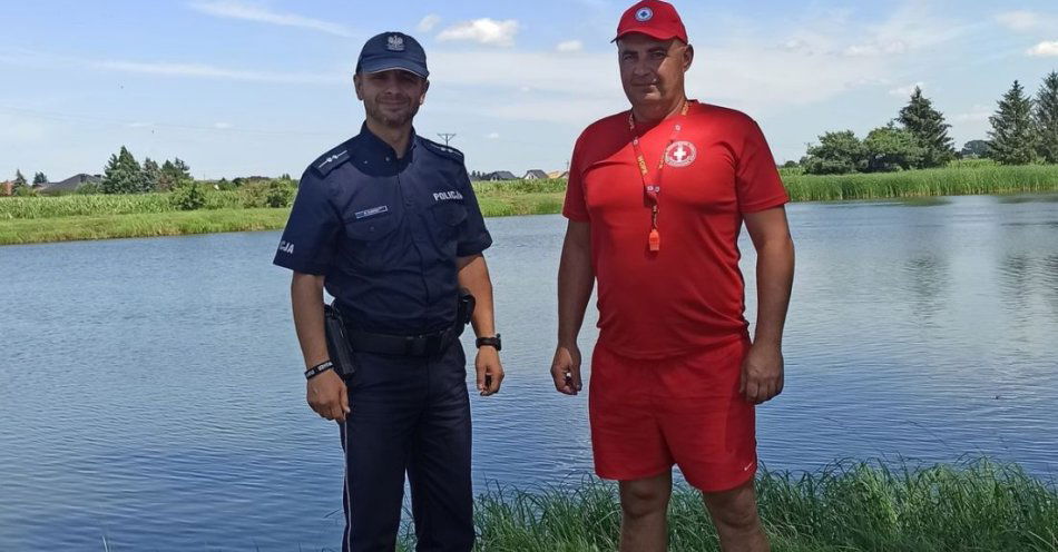 zdjęcie: Dzielnicowi wspólnie z ratownikami wodnymi kontrolowali akweny / fot. KPP Krotoszyn