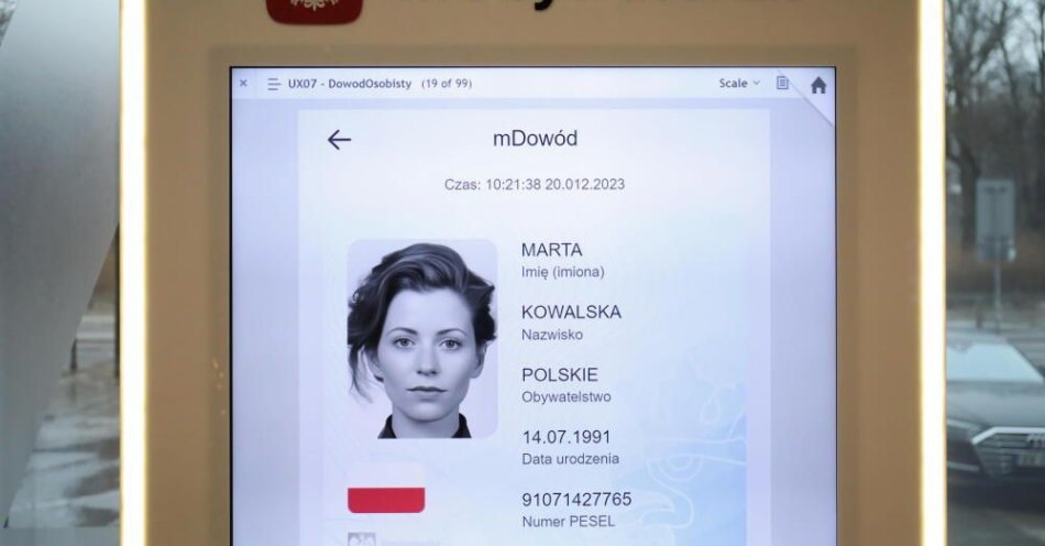 zdjęcie: mObywatel z funkcją wykonania telefonem zdjęcia do dowodu osobistego / fot. PAP