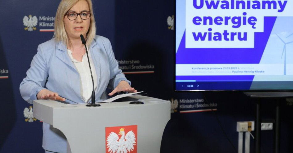 zdjęcie: Rząd w trybie obiegowym przyjął projekt noweli ustawy wiatrakowej / fot. PAP