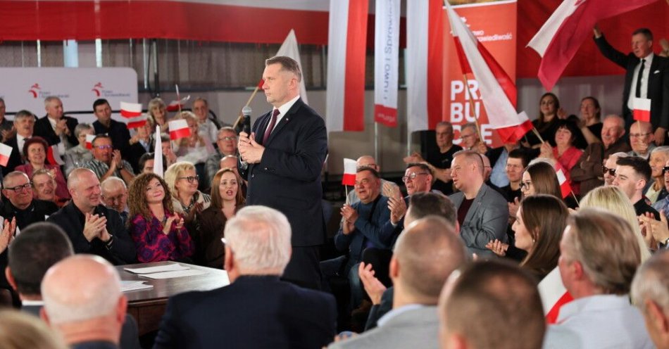 zdjęcie: Czarnek zapowiedział powrót do budowy elektrowni jądrowej w Koninie / Konin, 11.04.2026. Wiceprezes PiS Przemysław Czarnek przemawia podczas spotkania z mieszkańcami w Akademii Nauk Stosowanych w Koninie. (aldg) PAP/Tomasz Wojtasik