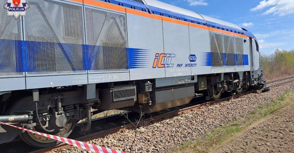 zdjęcie: Śmiertelny wypadek na przejeździe kolejowym w Aleksandrowie / fot. KPP Łuków